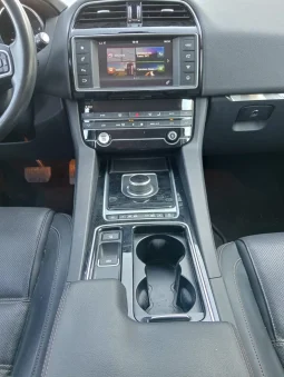 
										JAGUAR F-Pace 2.0i4D Portfolio Aut. AWD 180 lleno									