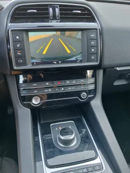 
										JAGUAR F-Pace 2.0i4D Portfolio Aut. AWD 180 lleno									