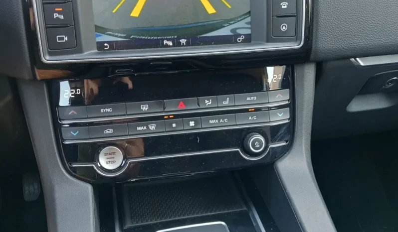 
								JAGUAR F-Pace 2.0i4D Portfolio Aut. AWD 180 lleno									