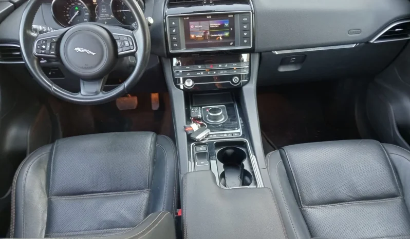 
								JAGUAR F-Pace 2.0i4D Portfolio Aut. AWD 180 lleno									