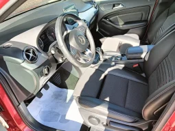 
										MERCEDES Clase B B 180 lleno									