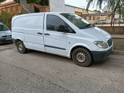 
										MERCEDES Vito Furgón 109CDI Compacta lleno									