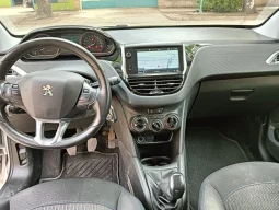 
										PEUGEOT 208 1.6BlueHDi Like 75 lleno									