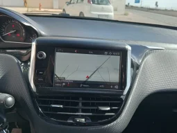 
										PEUGEOT 208 1.6BlueHDi Like 75 lleno									