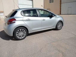 
										PEUGEOT 208 1.6BlueHDi Like 75 lleno									