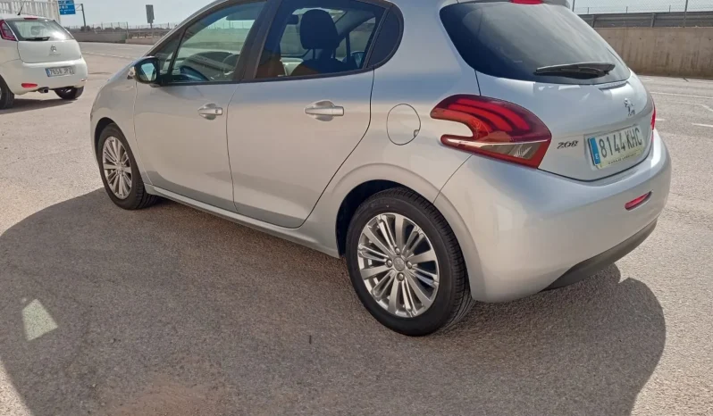 
								PEUGEOT 208 1.6BlueHDi Like 75 lleno									