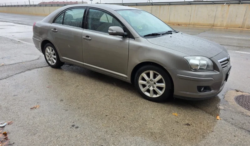 
								TOYOTA Avensis 2.2D-4D Clean Power Executive lleno									