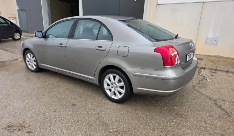 
								TOYOTA Avensis 2.2D-4D Clean Power Executive lleno									
