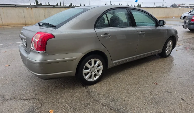 
								TOYOTA Avensis 2.2D-4D Clean Power Executive lleno									