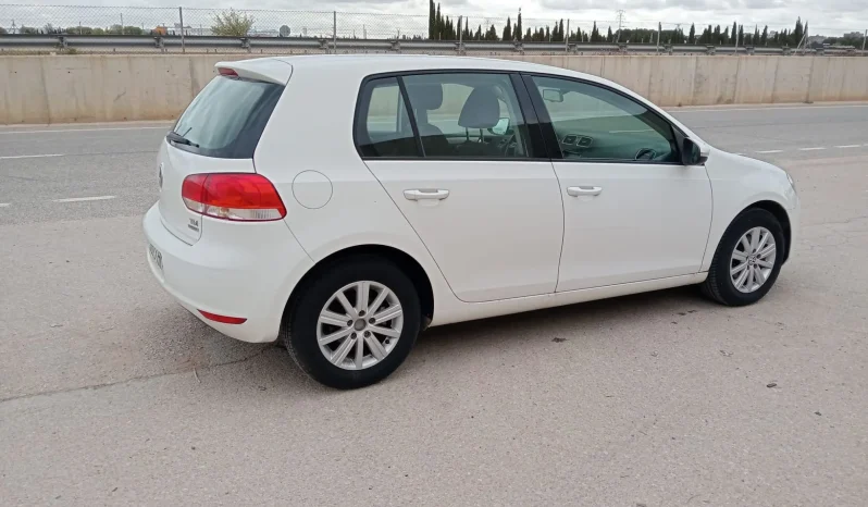 
								VOLKSWAGEN Golf 1.6TDI CR Adv.BMT Last Ed. DSG 105 lleno									