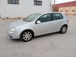 VOLKSWAGEN Golf 2.0TDI Highline