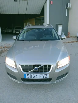 
										VOLVO V70 2.0D Summum lleno									